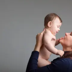 Número de filhos por mulher no Brasil atinge menor nível da história, revela IBGE