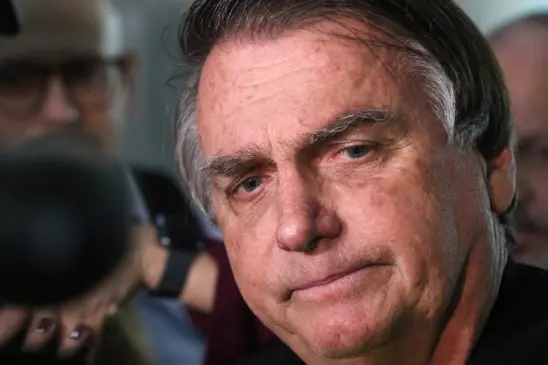 Rio de Janeiro (RJ), 29/06/2023 - O ex-presidente Jair Bolsonaro desembarca no aeroporto Santos Dumont e fala sobre o julgamento no TSE que pode torná-lo inegelível. Foto:Tânia Rêgo/Agência Brasil