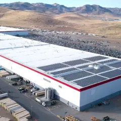 Tesla anuncia construção de projeto multimilionário na maior cidade da China