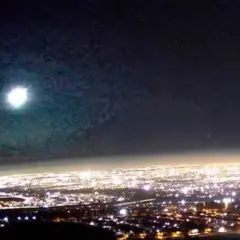 Meteoro explode no céu de Brasília e gera bola de fogo; veja vídeo
