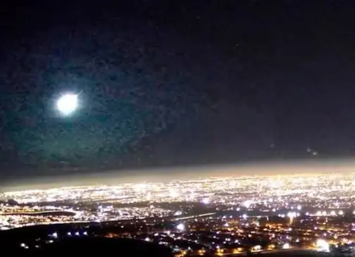 Meteoro explode no céu de Brasília e gera bola de fogo; veja vídeo