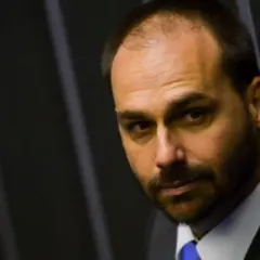 Eduardo Bolsonaro sinaliza que pode renunciar ao mandato: ‘Vou me sacrificar para continuar lutando pelo Brasil’