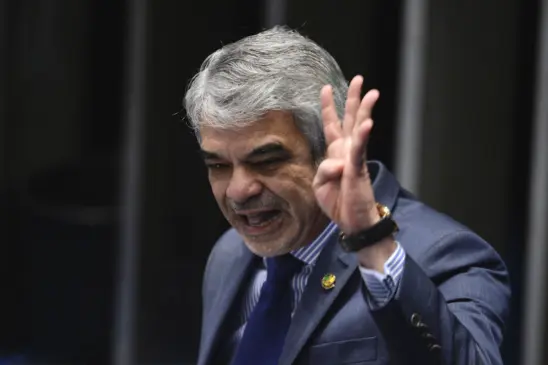 Brasília -  O senador Humberto Costa, fala durante o quinto dia de julgamento final do processo de impeachment da presidenta afastada, Dilma Rousseff, no Senado (Fabio Rodrigues Pozzebom/Agência Brasil)
