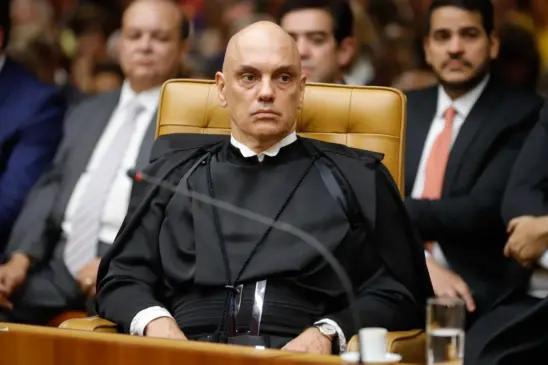 Por 8 votos a 3, STF decide regular redes sociais