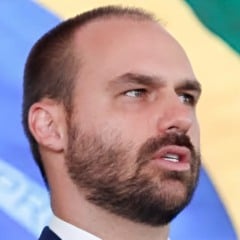 Centrão vê Eduardo como sucessor natural de Bolsonaro e liga sinal de alerta nos bastidores