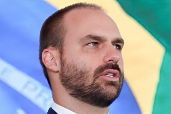 Centrão vê Eduardo como sucessor natural de Bolsonaro e liga sinal de alerta nos bastidores Centrão vê Eduardo como sucessor natural de Bolsonaro e liga sinal de alerta nos bastidores