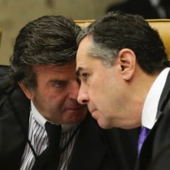 O plenário do Supremo Tribunal Federal (STF) retoma o julgamento de ação direta de inconstitucionalidade (ADI) sobre proibição de programas com sátiras a candidatos. Na foto, os ministros, Luis Fux e Luís Roberto Barroso.