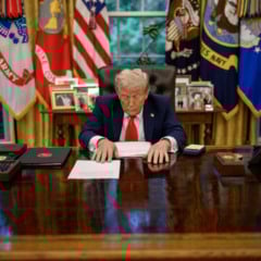 President Donald Trump works in the Oval Office before a bilateral meeting with President Volodymyr Zelenskyy of Ukraine, Monday, August 18, 2025. (Official White House Photo by Daniel Torok)