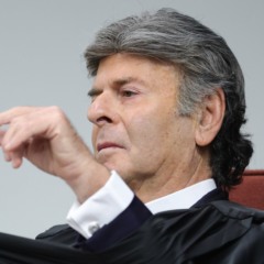Em voto de mais de 10 horas, Fux diverge de Moraes, rejeita tese de golpe e enfraquece unanimidade em julgamento de Bolsonaro