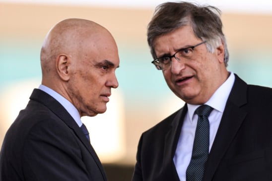 Brasília (DF), 22/08/2024 - O ministro do STF, Alexandre de Moraes, e o Procurador-Geral da República, Paulo Gonet, durante a solenidade comemorativa ao Dia do Soldado, no Quartel-General do Exército, em Brasília. Foto: Marcelo Camargo/Agência Brasil