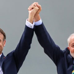 Brasília (DF) 28/03/2024 - O presidente Luiz Inácio Lula da Silva (d) participa da cerimônia oficial de chegada do Presidente da República Francesa, Emmanuel Macron (e), no Palácio do Planalto.
Foto: Fabio Charles Pozzebom/Agência Brasil