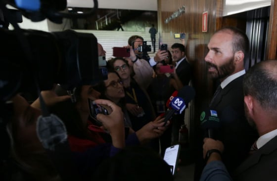 Brasília (DF) 19/11/2024 Deputado Eduardo Bolsonaro durante entrevista a imprensa.  Foto Lula Marques/ Agência Brasil
