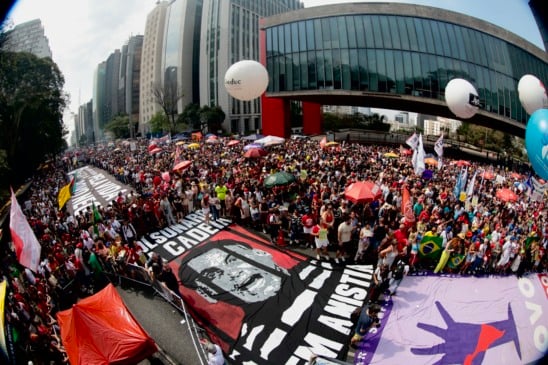 São Paulo (SP), 21/09/2025  Manifestantes participam de ato contra a PEC da Anistia e da Blindagem, no MASP. Foto: Paulo Pinto/Agência Brasil