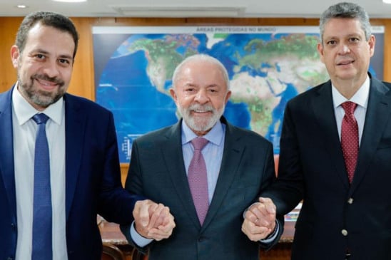 Brasília (DF), 20/10/2025 - O presidente Luiz Inácio Lula da Silva se reuniu com o deputado federal Guilherme Boulos  e o convidou para ocupar o cargo de ministro-chefe da Secretaria-Geral da Presidência da República. Boulos irá substituir o ministro Márcio Macêdo na função. Foto: Ricardo Stuckert/PR