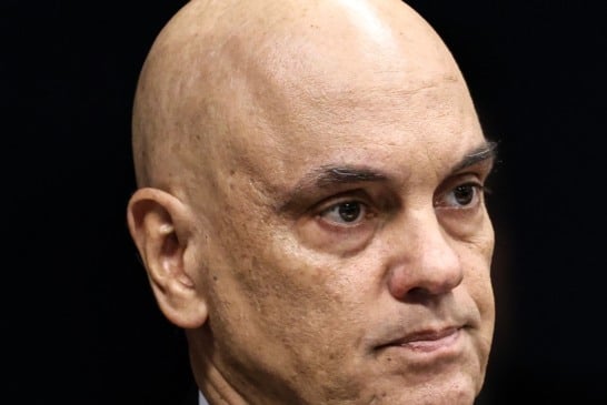 Moraes destitui advogados de ex-assessores de Bolsonaro e transfere defesa para a Defensoria Pública