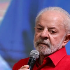 Lula reclama de quem manda ‘bom dia’ em conversas de grupo de família no WhatsApp e critica uso excessivo da internet: ‘Não tem o que falar toda hora’