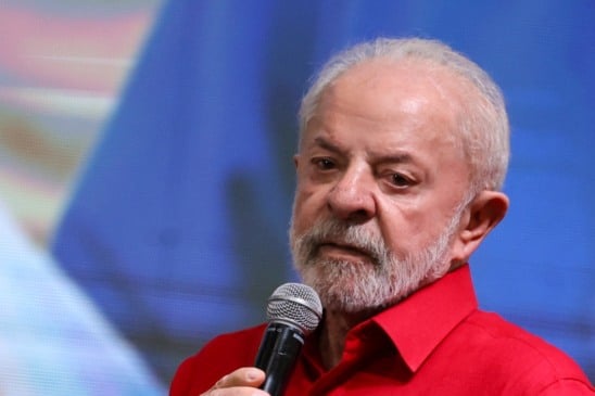 Lula reclama de quem manda ‘bom dia’ em conversas de grupo de família no WhatsApp e critica uso excessivo da internet: ‘Não tem o que falar toda hora’