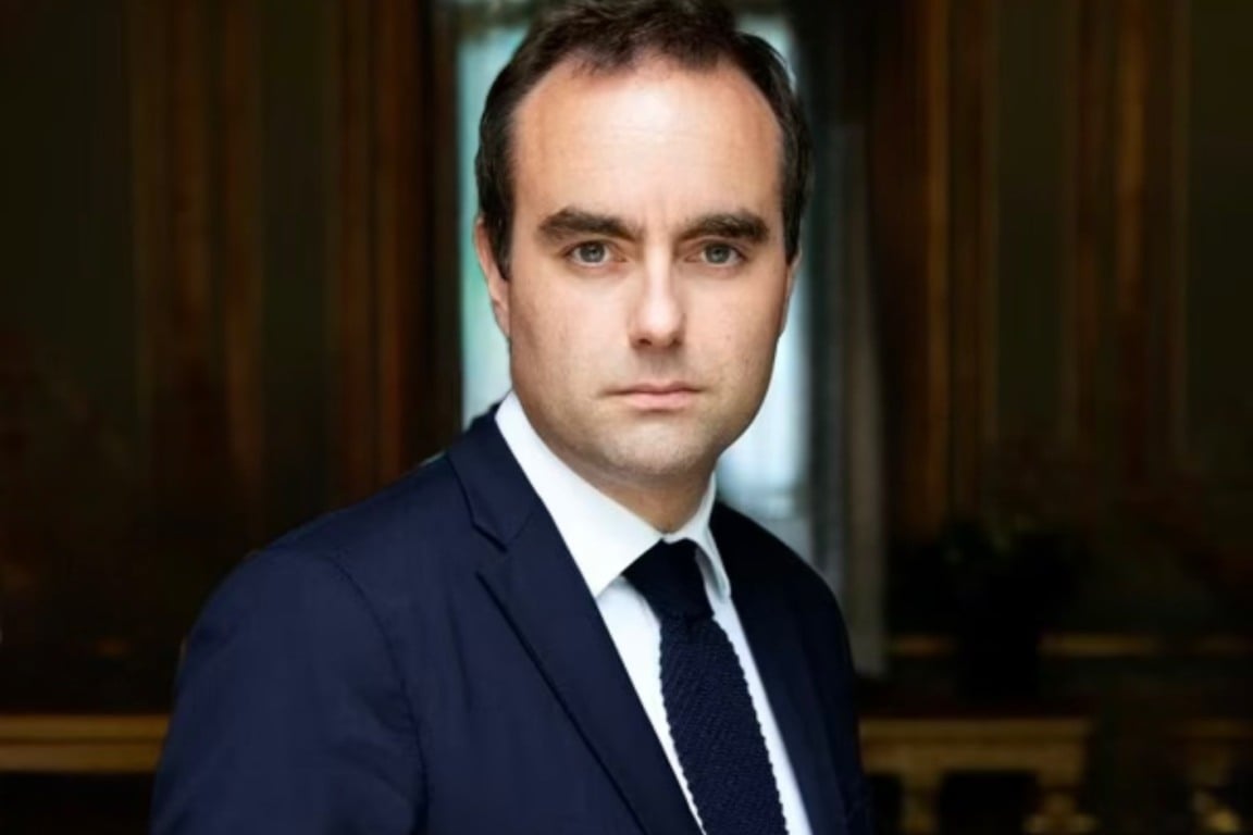 Primeiro-ministro francês renuncia após menos de um mês no cargo e agrava instabilidade no governo Macron