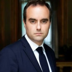 Primeiro-ministro francês renuncia após menos de um mês no cargo e agrava instabilidade no governo Macron
