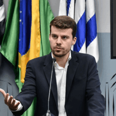 Pugina, vereador do PL, é denunciado ao MP após realizar oração com alunos durante o ‘Setembro Amarelo’