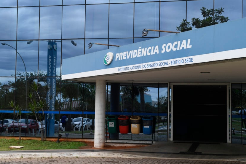 Fachada do Edifício Sede do Instituto Nacional do Seguro Social - Previdência Social. O Senado deve acompanhar a tramitação da proposta de reforma da Previdência junto à Câmara dos Deputados.

Proposta de reforma enviada pelo Executivo ao Congresso divide opiniões. Desafio dos deputados e senadores é aprovar um texto eficiente sem prejudicar os mais pobres.

Foto: Pedro França/Agência Senado