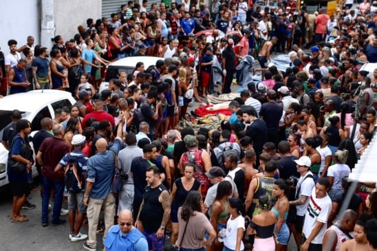 Rio de Janeiro (RJ), 28/10/2025 - Dezenas de corpos são trazidos por moradores para a Praça São Lucas, na Penha, zona norte do Rio de Janeiro. Operação Contensçao.
Foto: Tomaz Silva /Agência Brasil