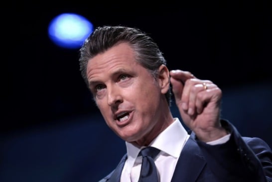 Trump mostrou ‘dedo do meio’ ao Brasil, diz governador da Califórnia