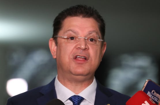 Brasília (DF), 26/06/2025  - O líder do PL na Câmara, Deputado Sóstenes Cavalcante, durante coletiva no Salão Verde. Falou sobre a votação do IOF.. Foto: Lula Marques/Agência Brasil