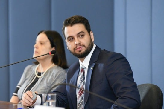 Após fuga de ex-diretor da PRF, Moraes manda prender Filipe Martins