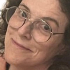 Jornalista que chamou Laurinha Bolsonaro de ‘puta’ é condenada a detenção, multa e indenização