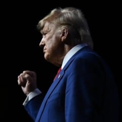 Trump coloca Ir&atilde; sob alerta e anuncia envio de for&ccedil;a naval ao Golfo