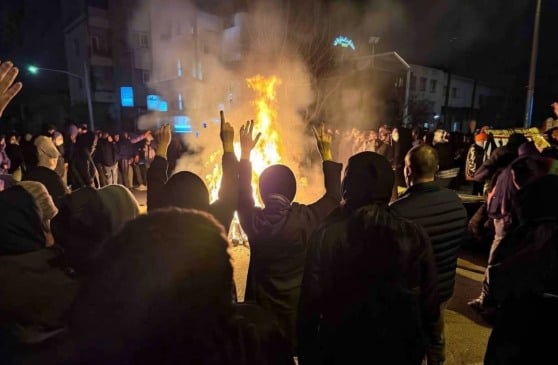 Itália e Polônia recomendam retirada imediata de cidadãos do Irã 