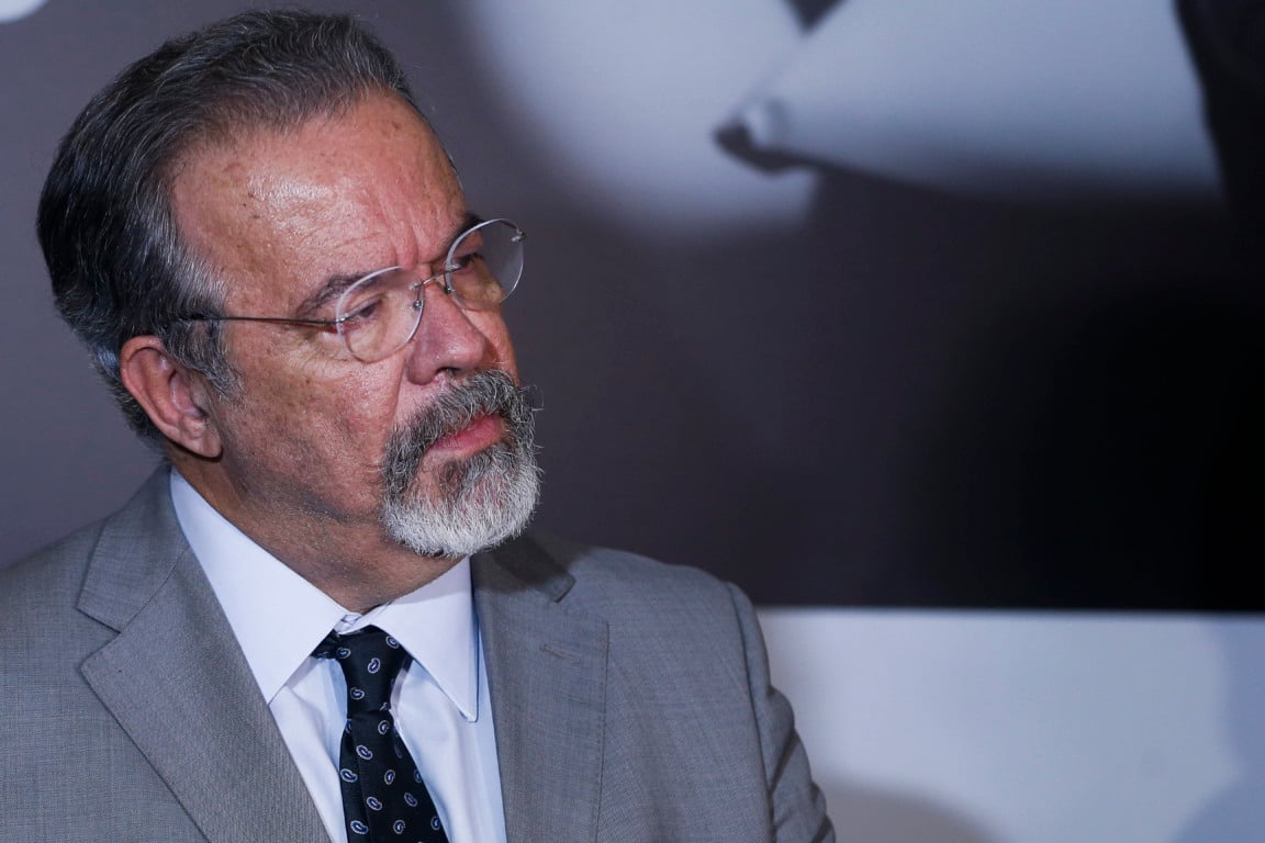 O ministro da Segurança Pública, Raul Jungmann, fala à imprensa após Simpósio de Combate à Corrupção, na Fundação Getúlio Vargas, Rio de Janeiro.