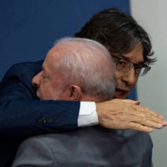 Bras&iacute;lia (DF), 18/08/2023 - O presidente Luiz In&aacute;cio Lula da Silva, e o novo presidente do Instituto Brasileiro de Estat&iacute;stica (IBGE), Marcio Pochmann, durante sua cerim&ocirc;nia de posse. Foto: Marcelo Camargo/Ag&ecirc;ncia Brasil