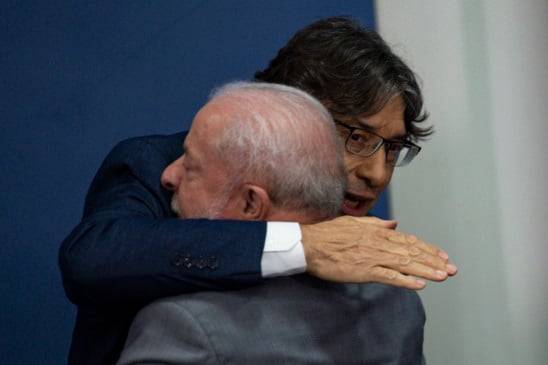 Brasília (DF), 18/08/2023 - O presidente Luiz Inácio Lula da Silva, e o novo presidente do Instituto Brasileiro de Estatística (IBGE), Marcio Pochmann, durante sua cerimônia de posse. Foto: Marcelo Camargo/Agência Brasil