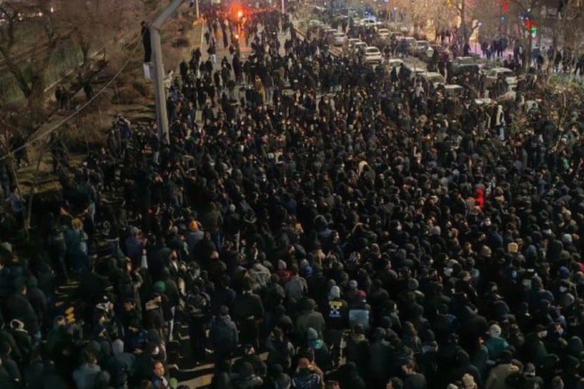 Número de mortos nos protestos no Irã ultrapassa 500