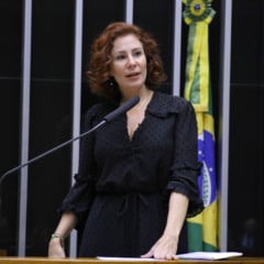 Julgamento de extradi&ccedil;&atilde;o de Carla Zambelli &eacute; suspenso e deve ser retomado nesta quinta-feira